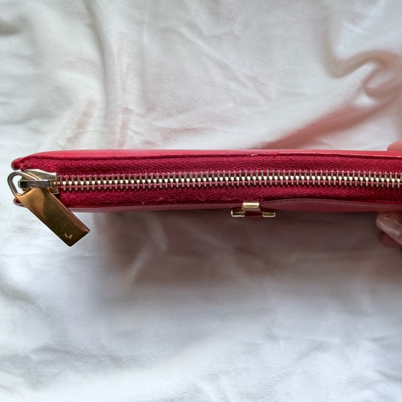 Yves Saint Laurent YSL Y-Line Red Leather Zip Wallet Gold Y Logo - Picture 8 of 16